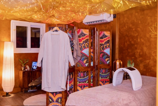 Treatment zone with robe and screen